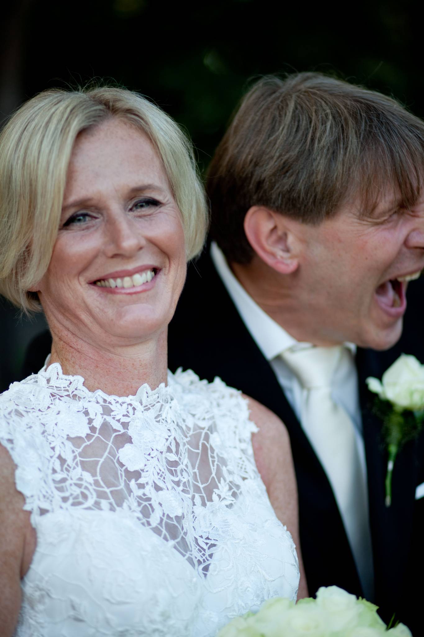 Hochzeitspaar lachend