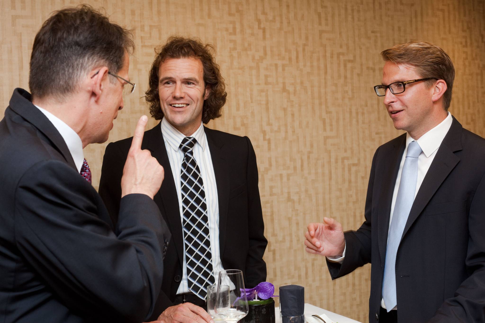 Geschäftsleute bei Unterhaltung