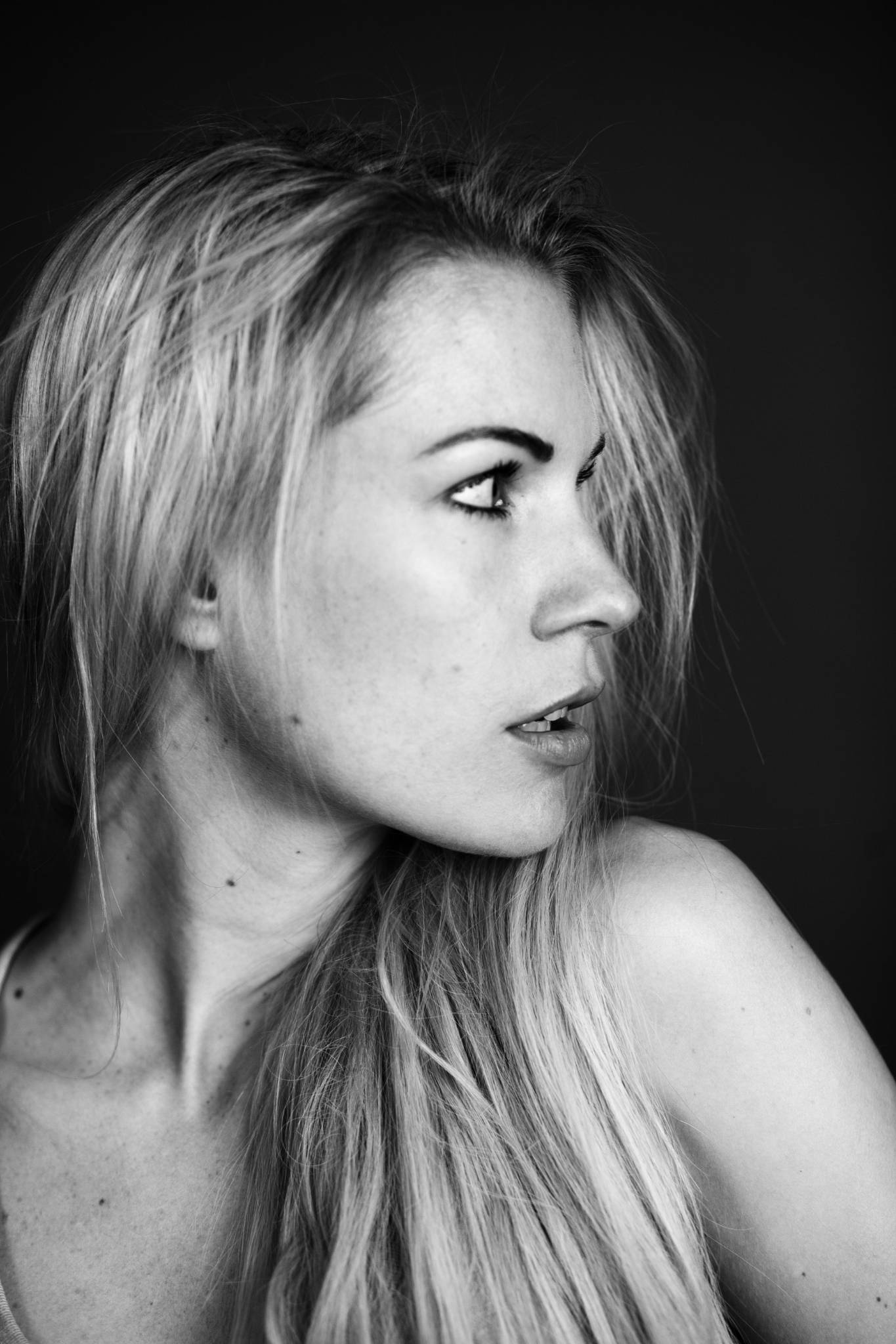 Christina Noecker, Portrait, Profil