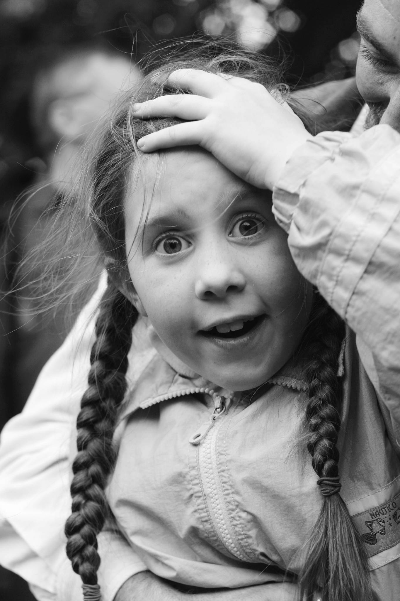 Mädchen mit Zöpfen