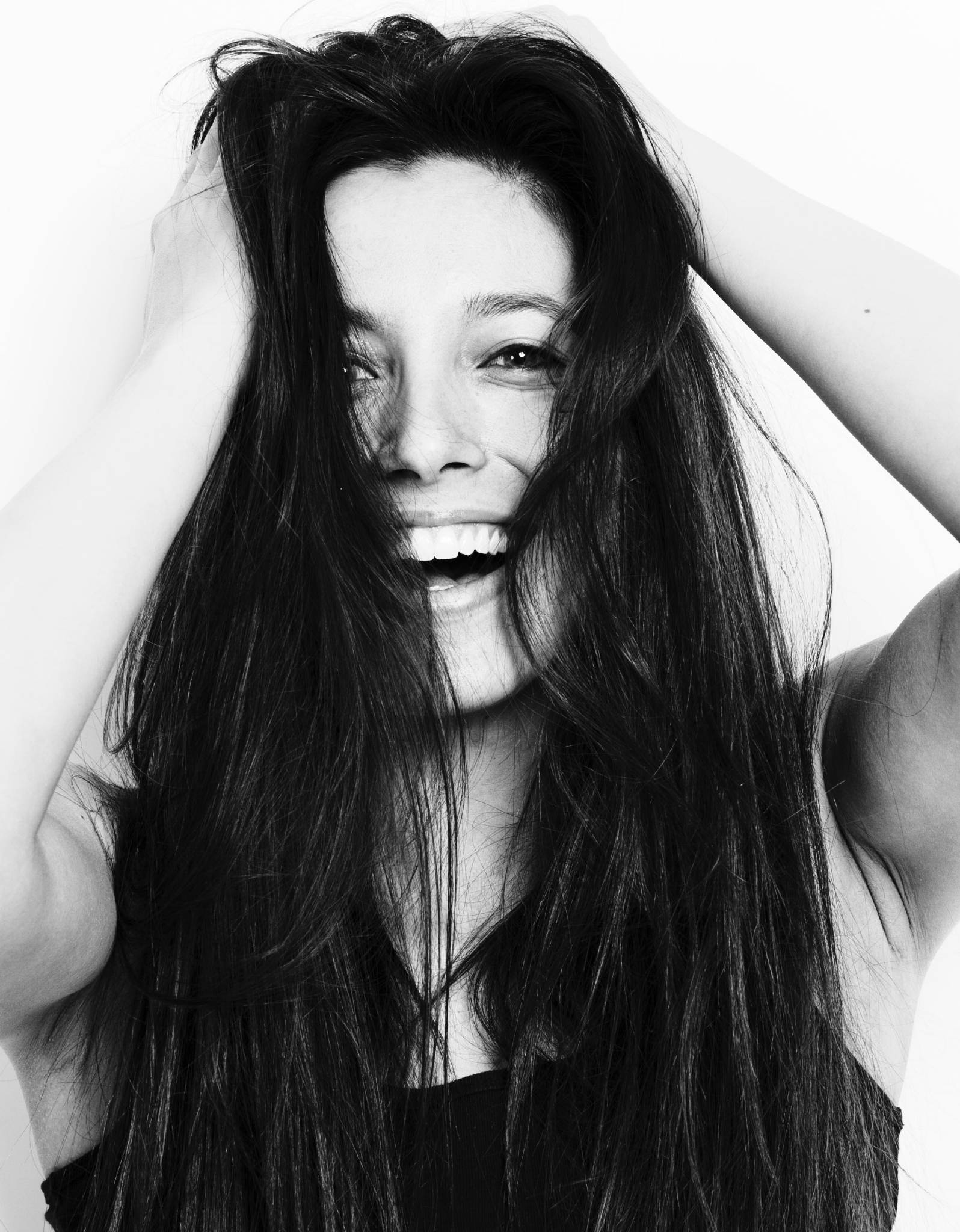 Frau rauft sich Haare